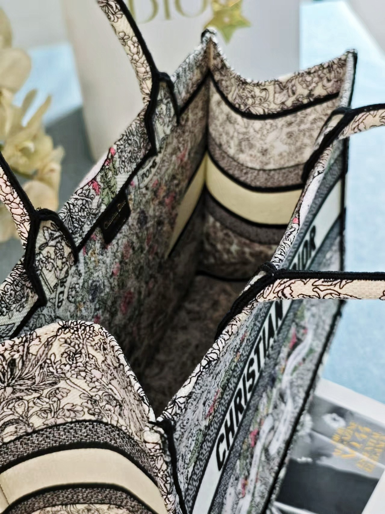 Diro Book Tote