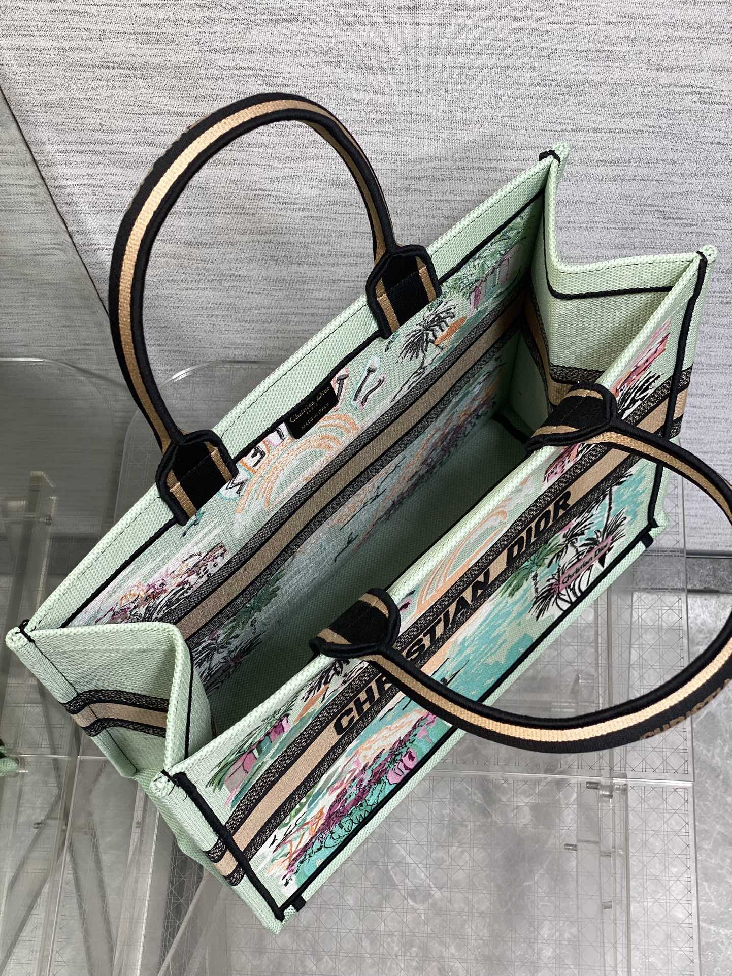 Diro Book Tote