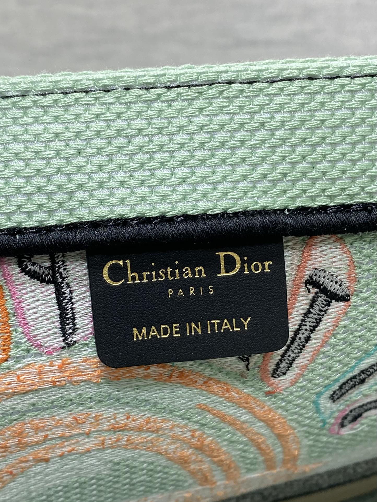 Diro Book Tote