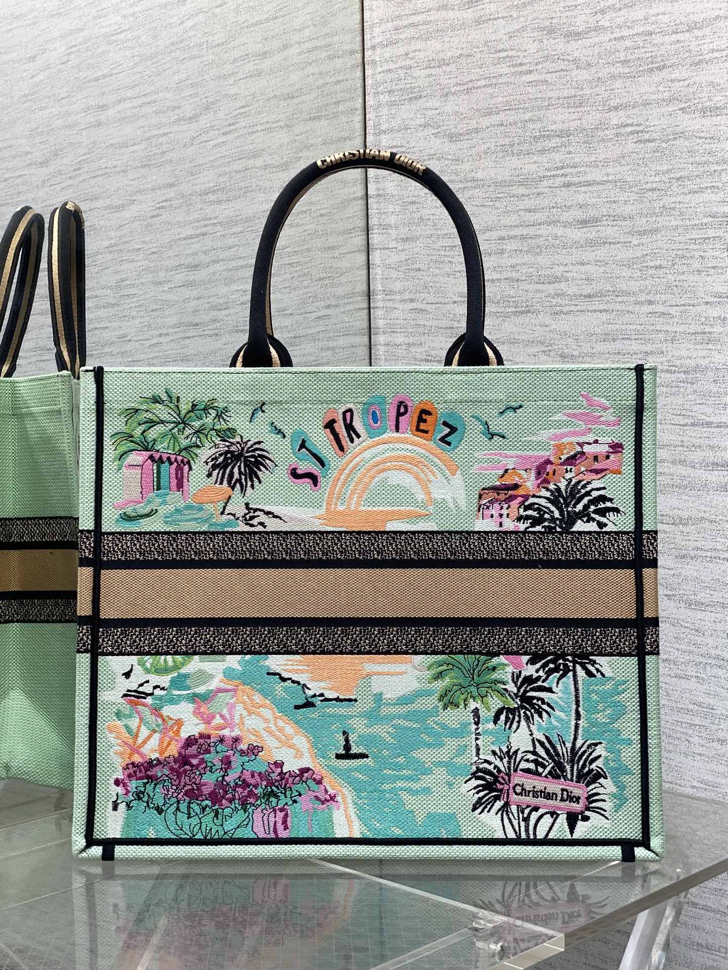 Diro Book Tote