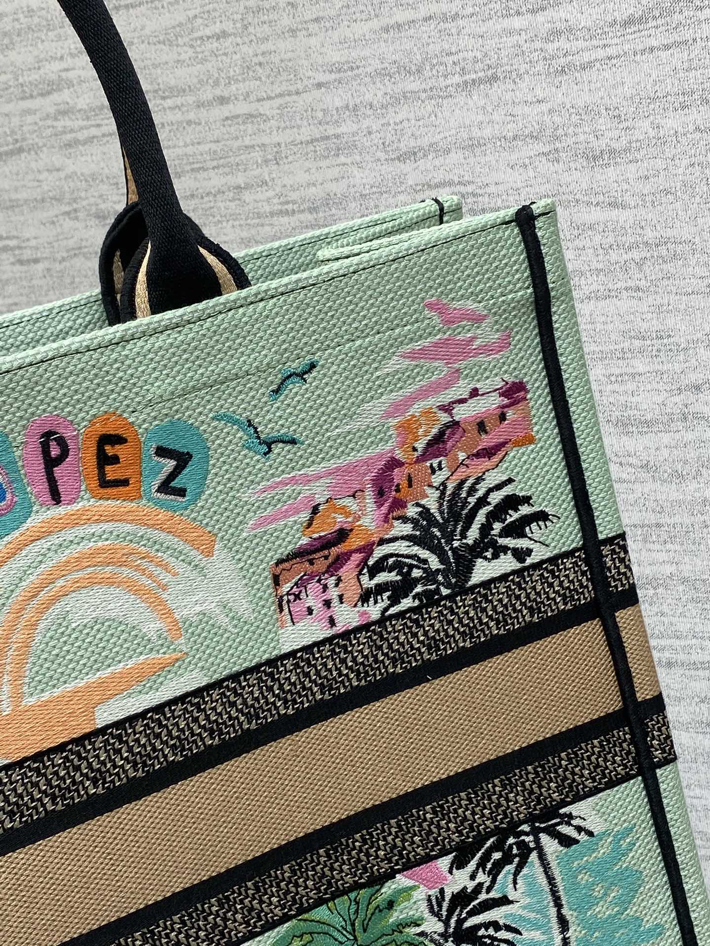 Diro Book Tote