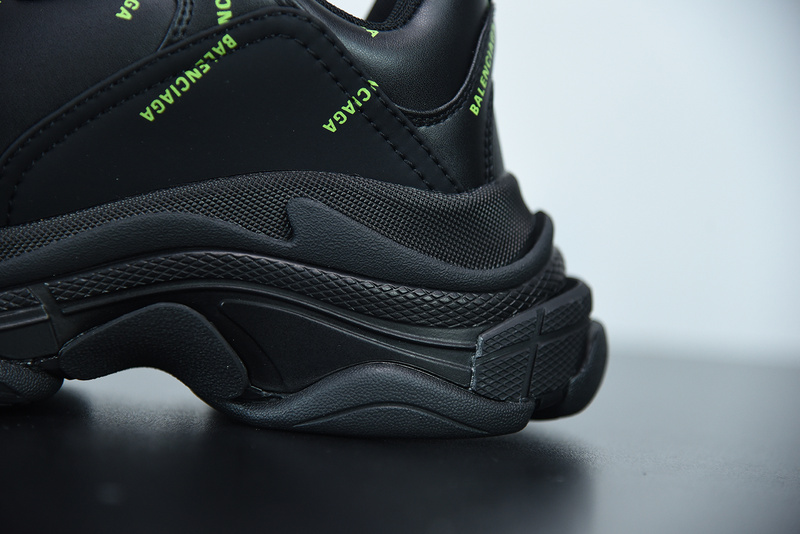 Ba*len*cia*ga triple s