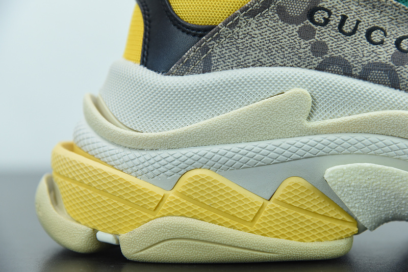 Ba*len*cia*ga triple s