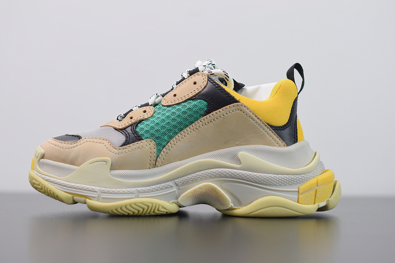 Ba*len*cia*ga triple s