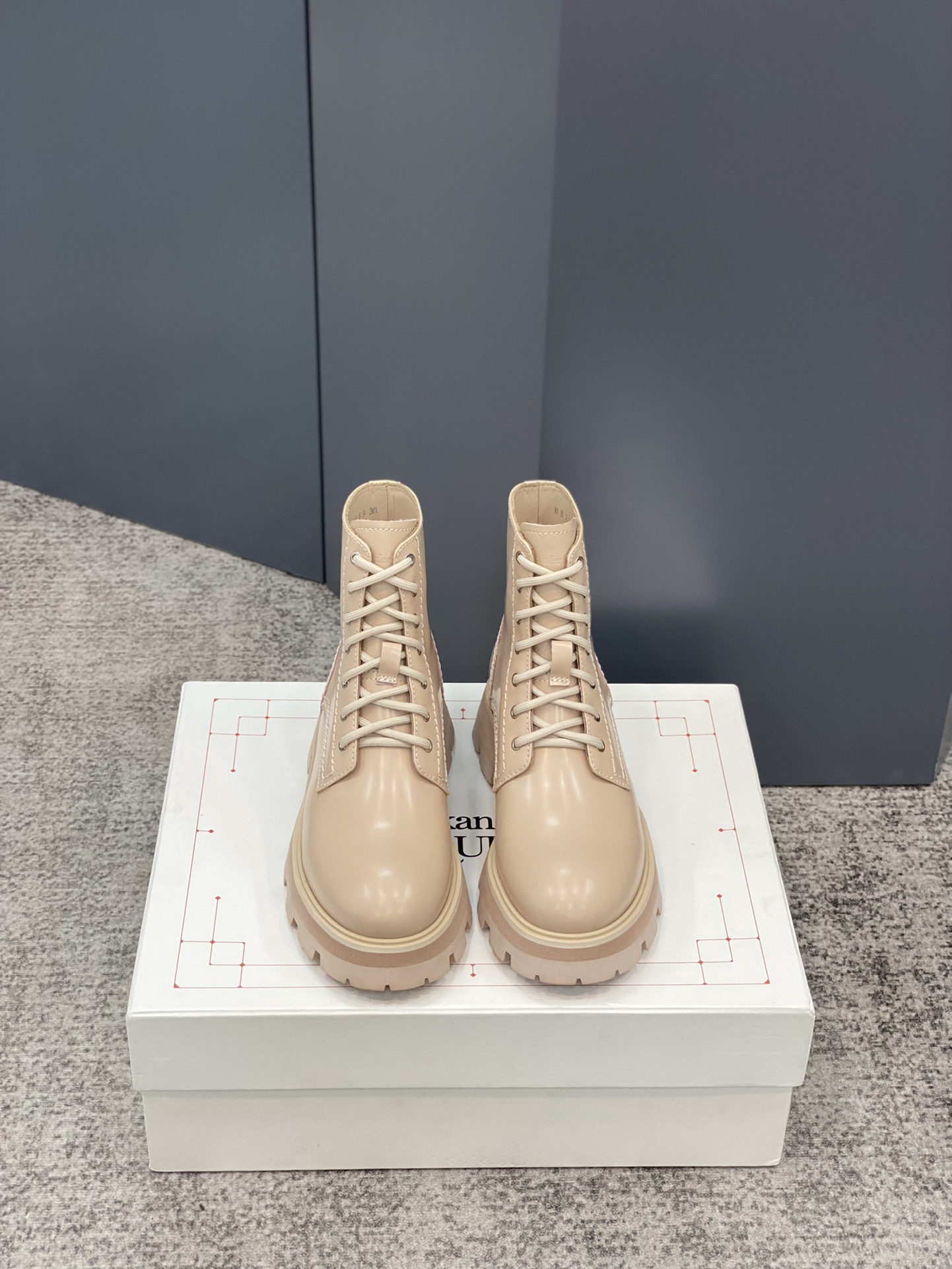 A1exa*der m*q*en boots