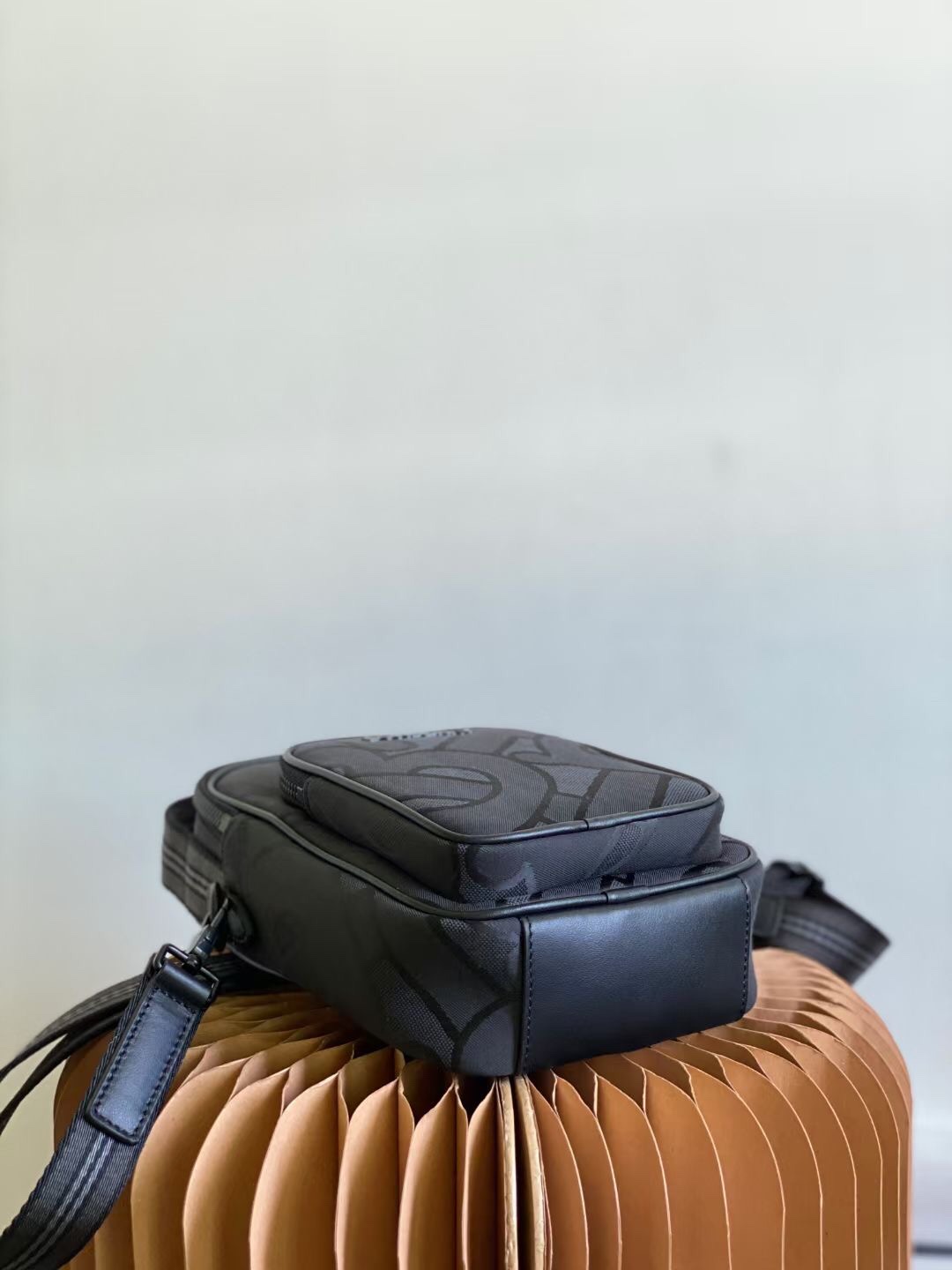 B**rry crossbody bag-14 x 6 x 19.5cm