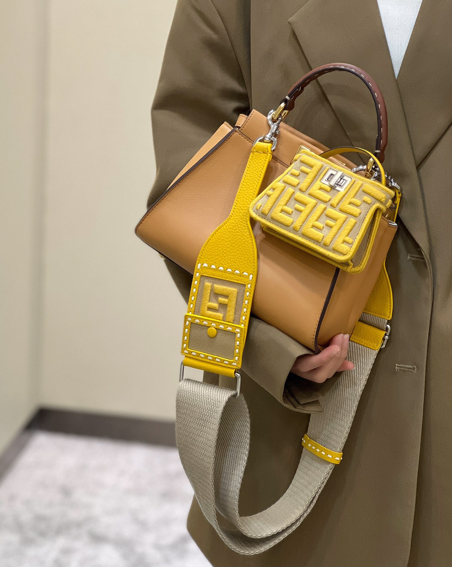 F**di peekabootote-24×7×19cm