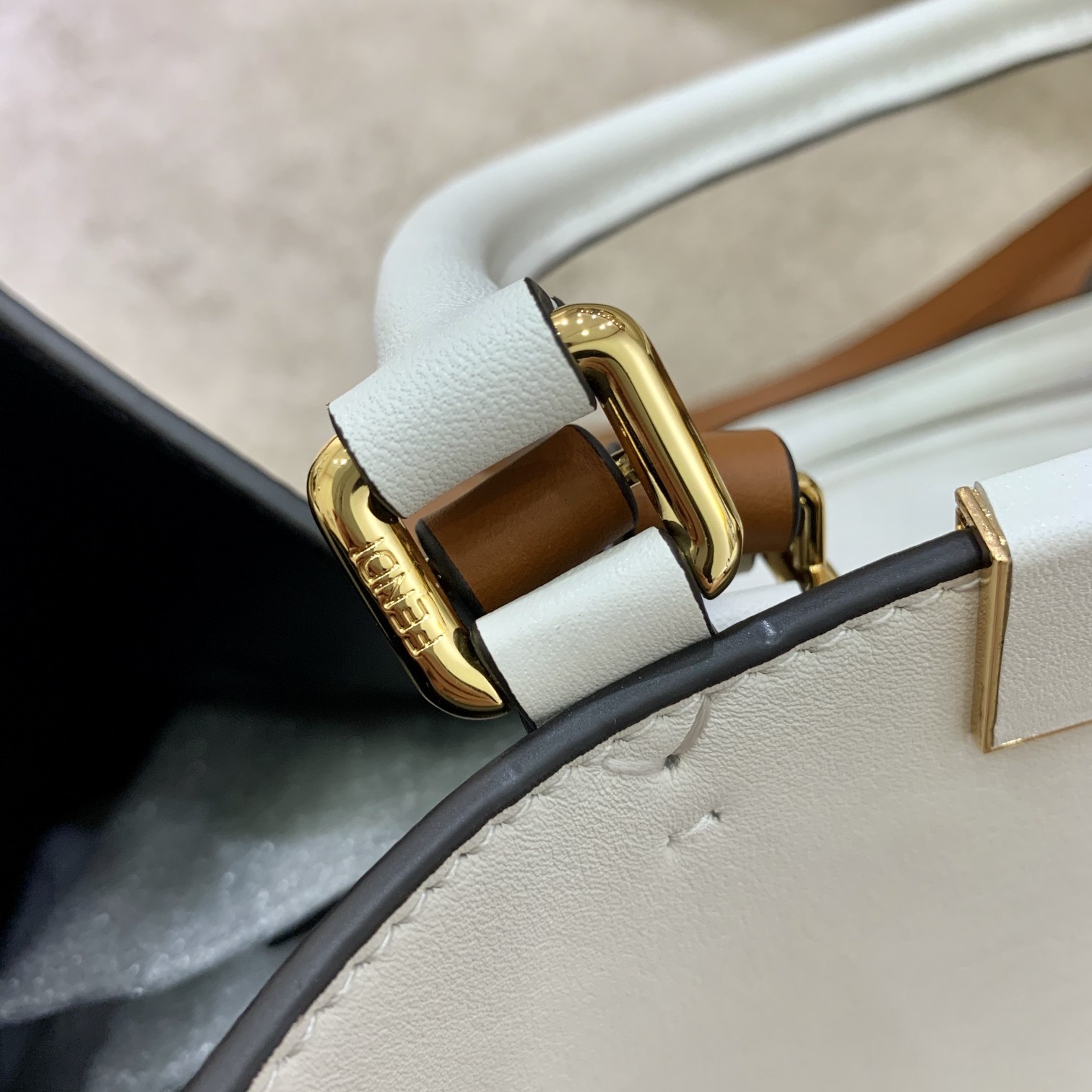 F**di peekabootote-41*29*16cm