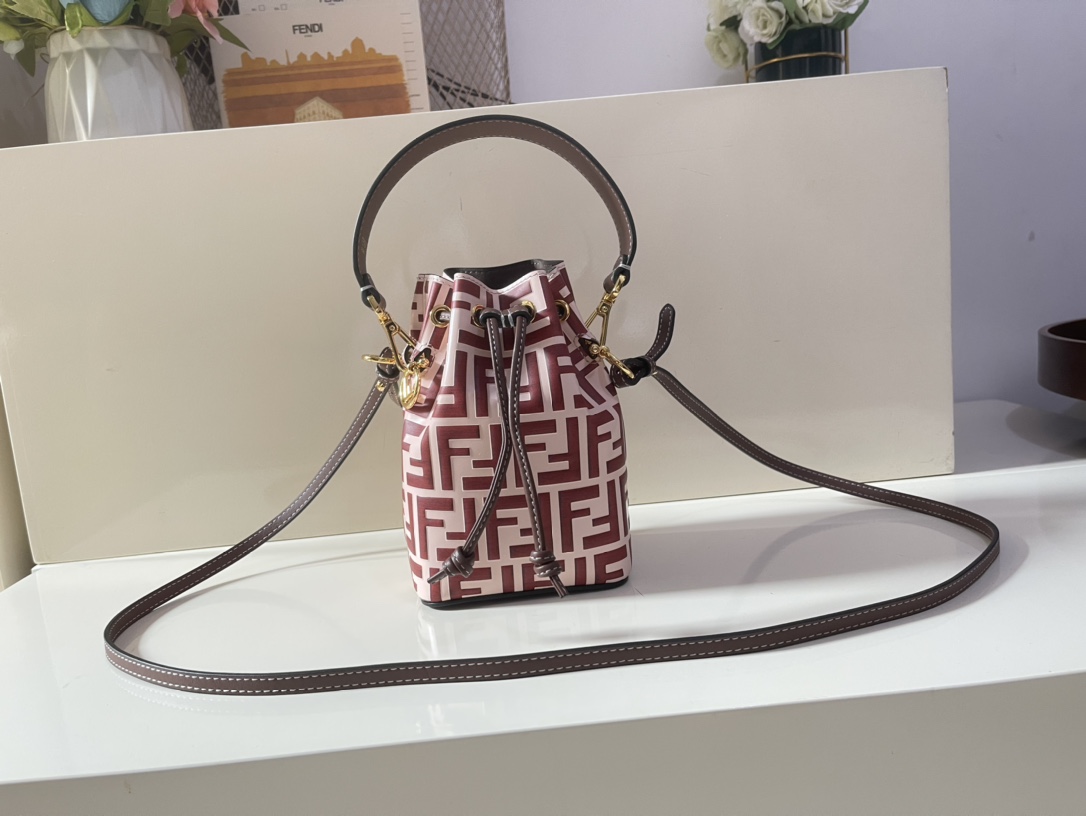 F**di mini mon tresor bag -12x18x10cm