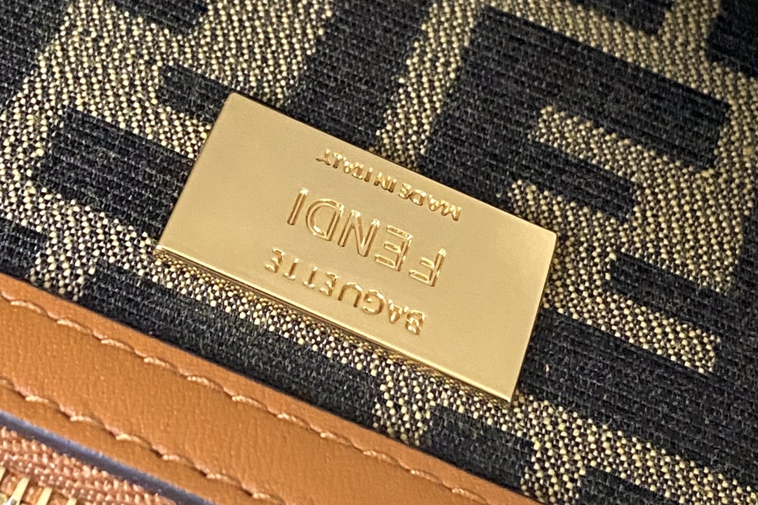 F**di medium baguette bag-26x15x4cm