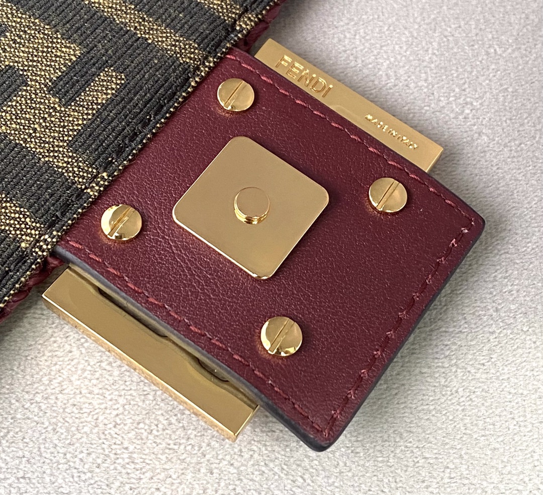 F**di medium baguette bag-26x15x4cm