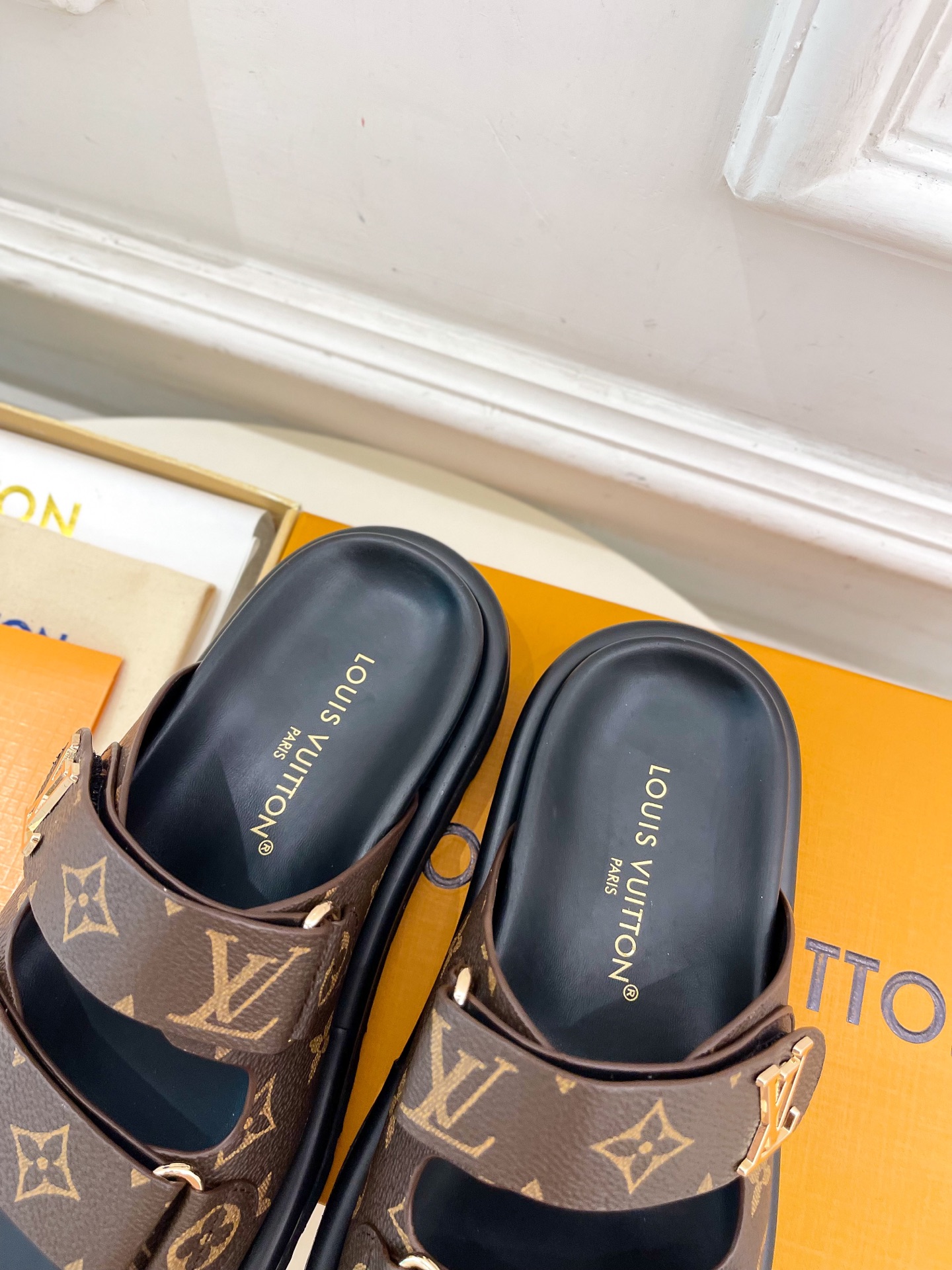 L0vis Vvtt0n 25SS Sandals