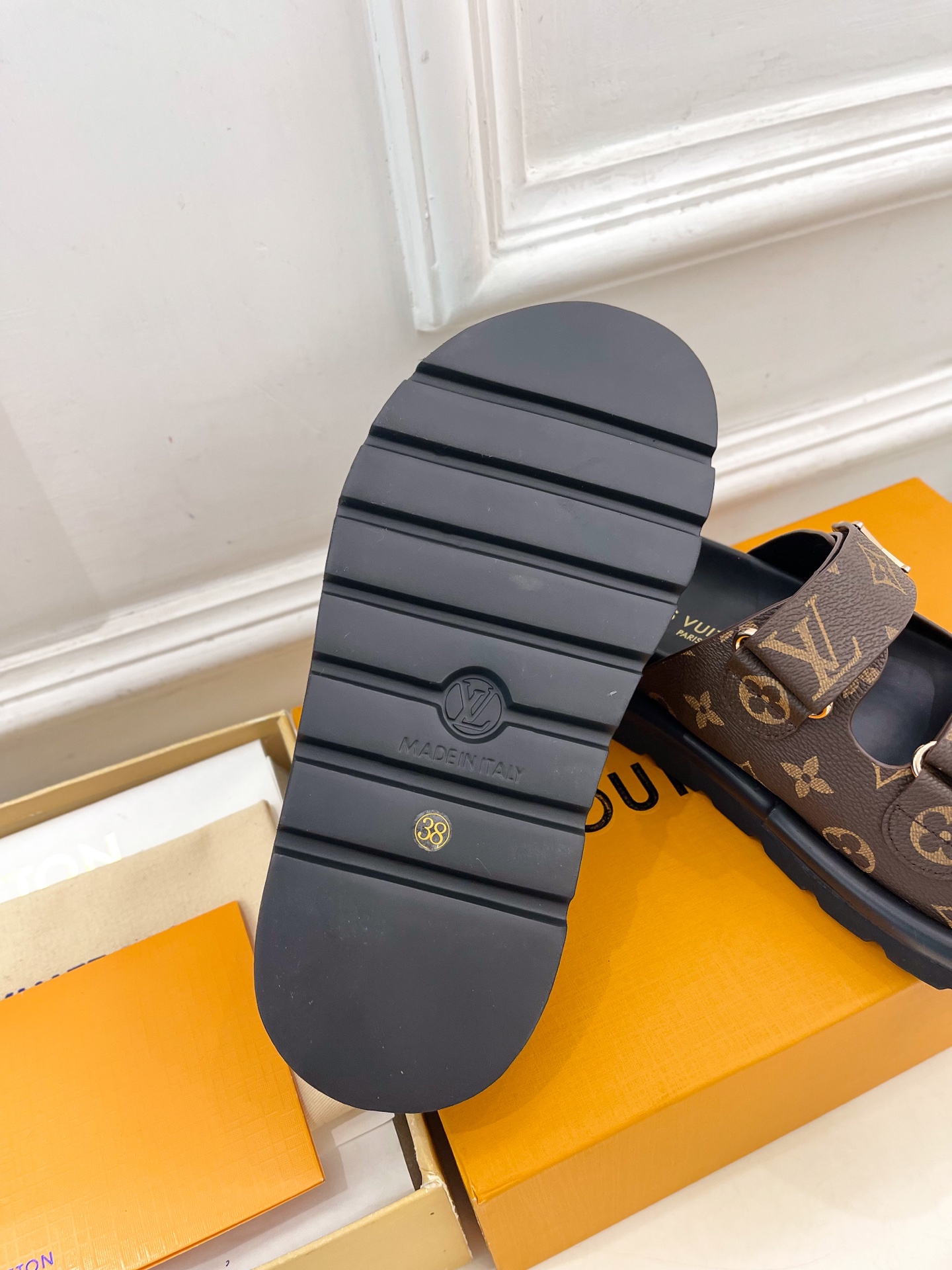 L0vis Vvtt0n 25SS Sandals