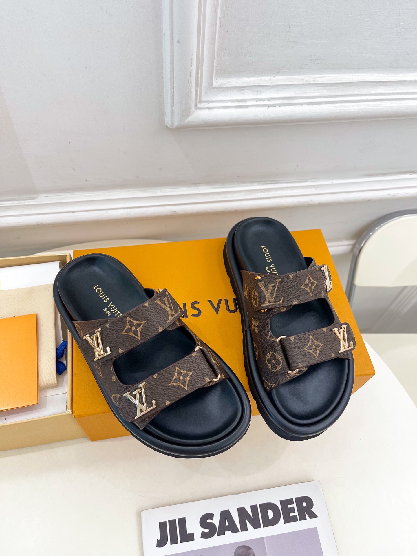 L0vis Vvtt0n 25SS Sandals
