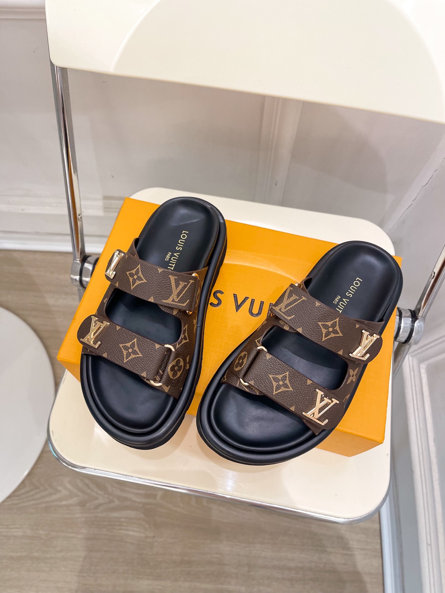 L0vis Vvtt0n 25SS Sandals