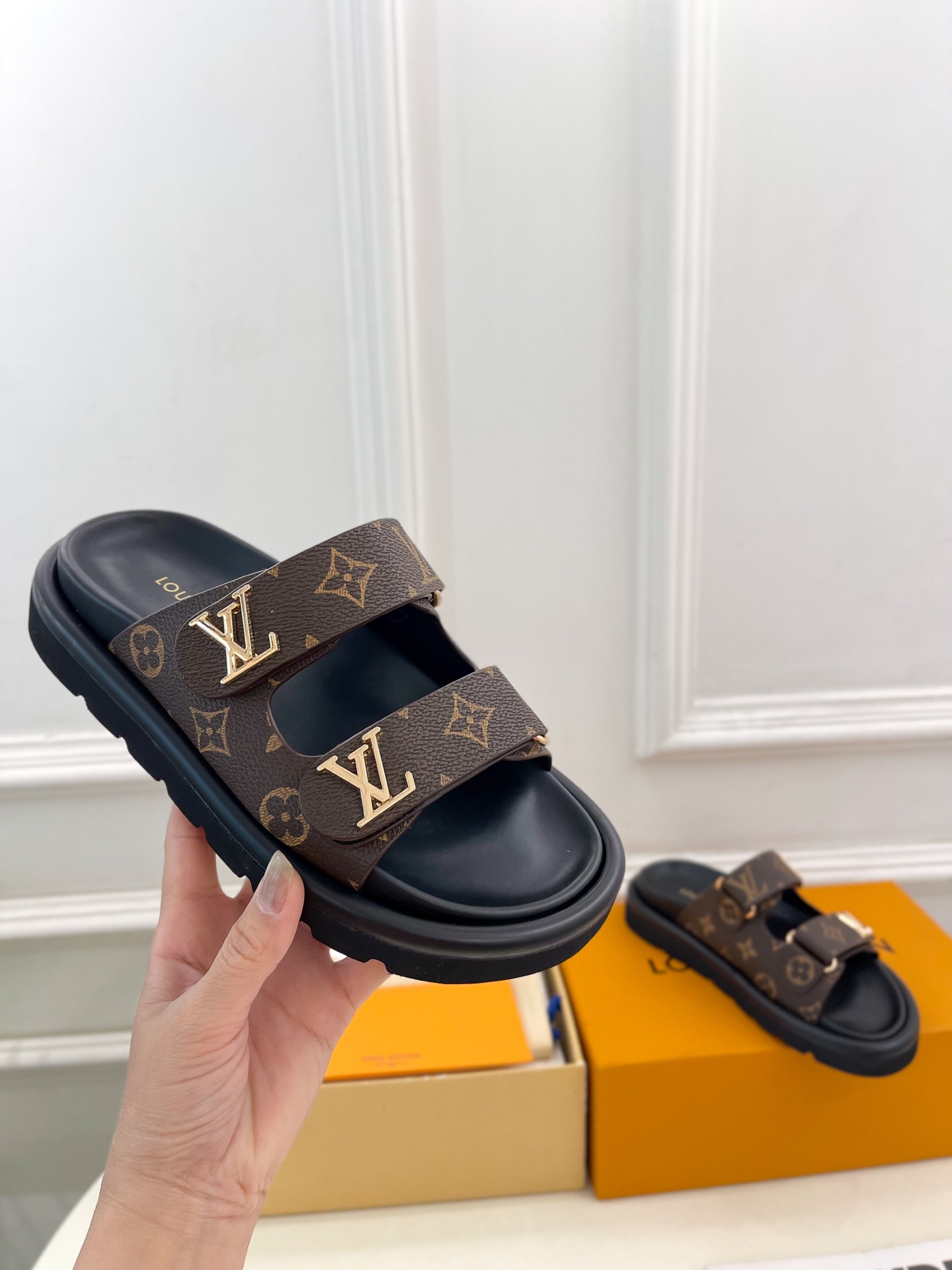 L0vis Vvtt0n 25SS Sandals