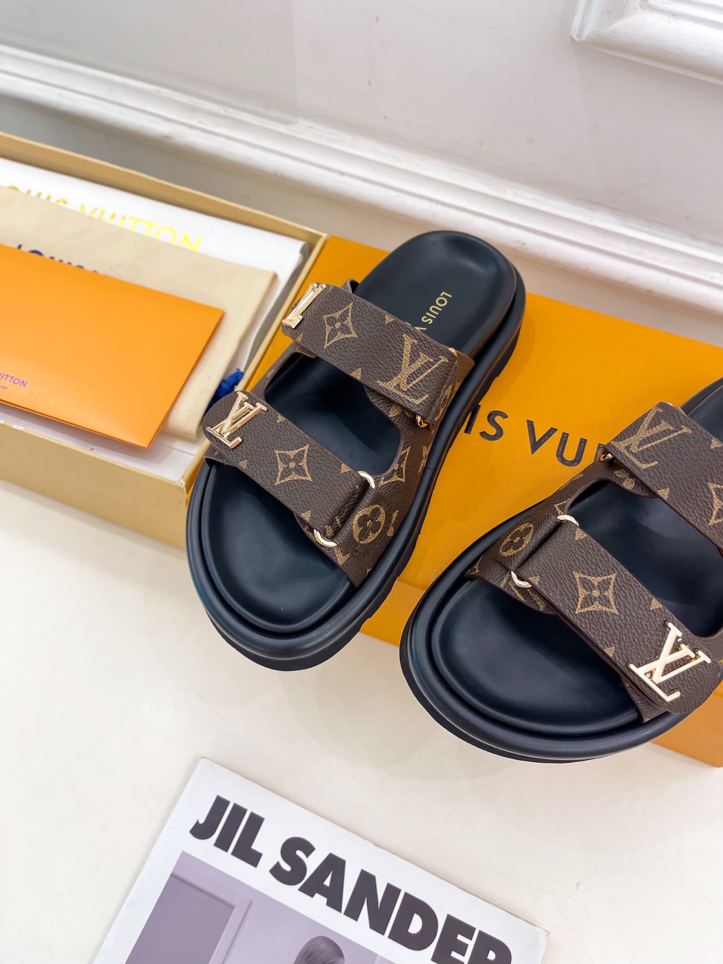 L0vis Vvtt0n 25SS Sandals