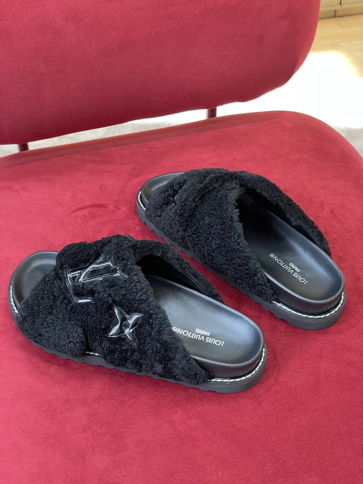 l0*is V*t0n paseo sandals