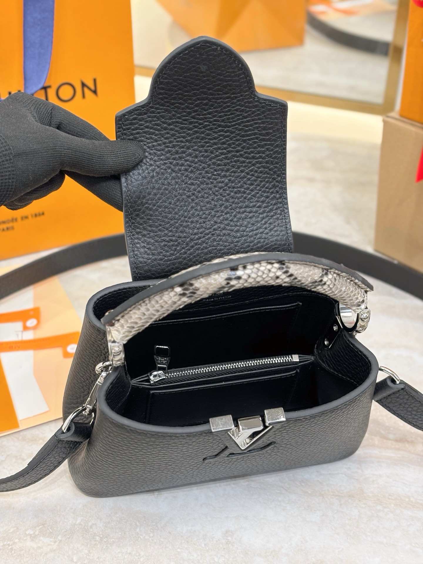 L0vis Vvtt0n Mini Capucines Handlebag-21*14*8CM