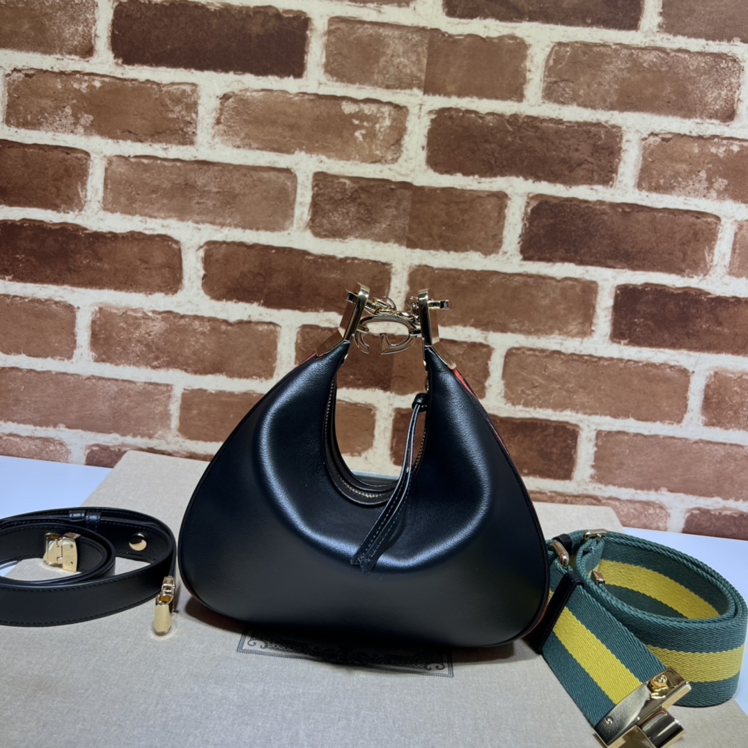 G*u*i attache small shoulder bag-23*22*5cm