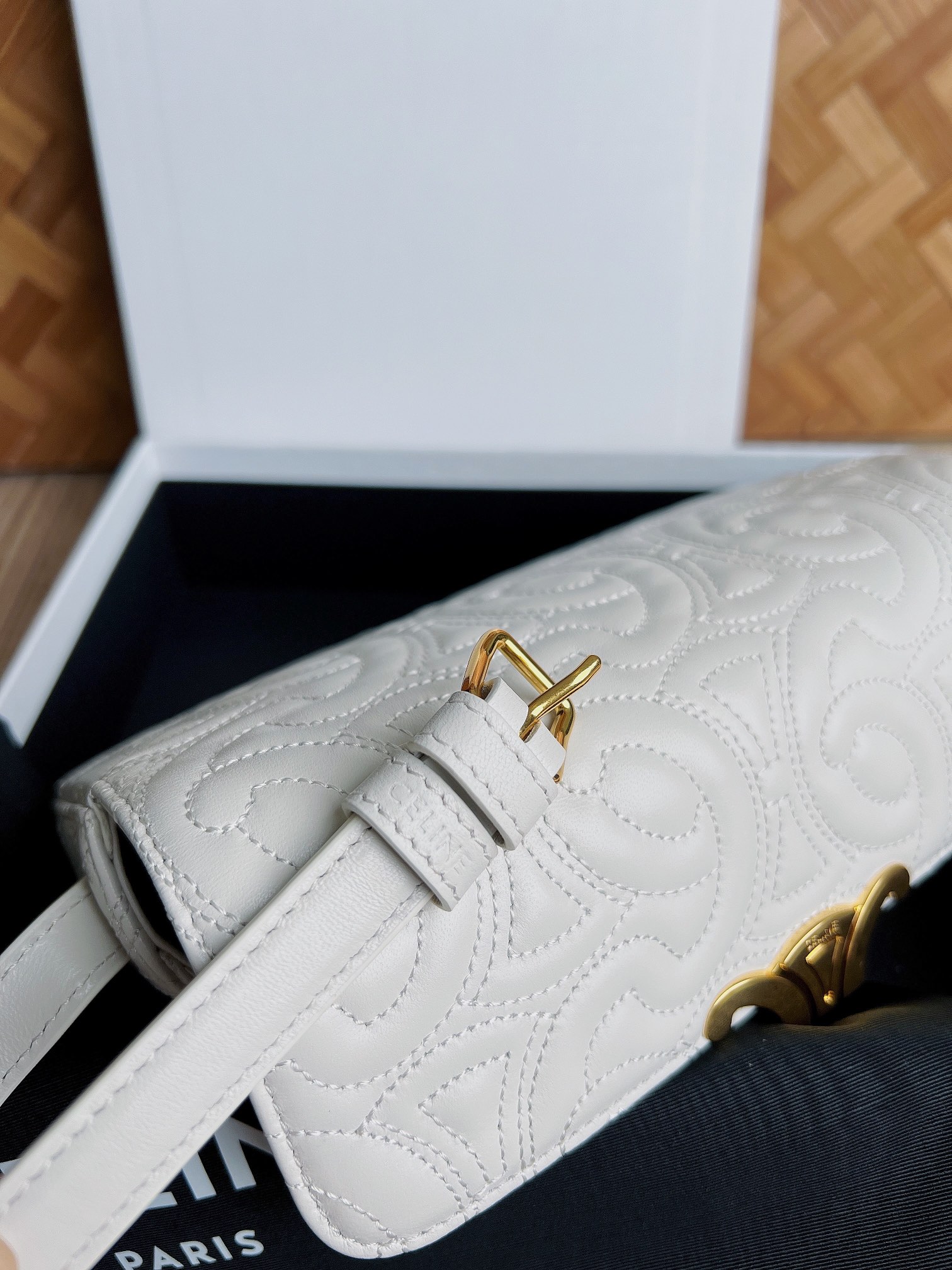 Ce**e quilted lambtriomphe bag-20 x 10 x 4cm