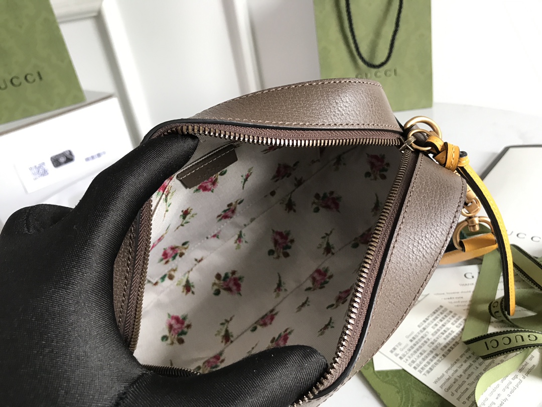 g*u*i vintage gg S*p*e-24*15*7.5cm