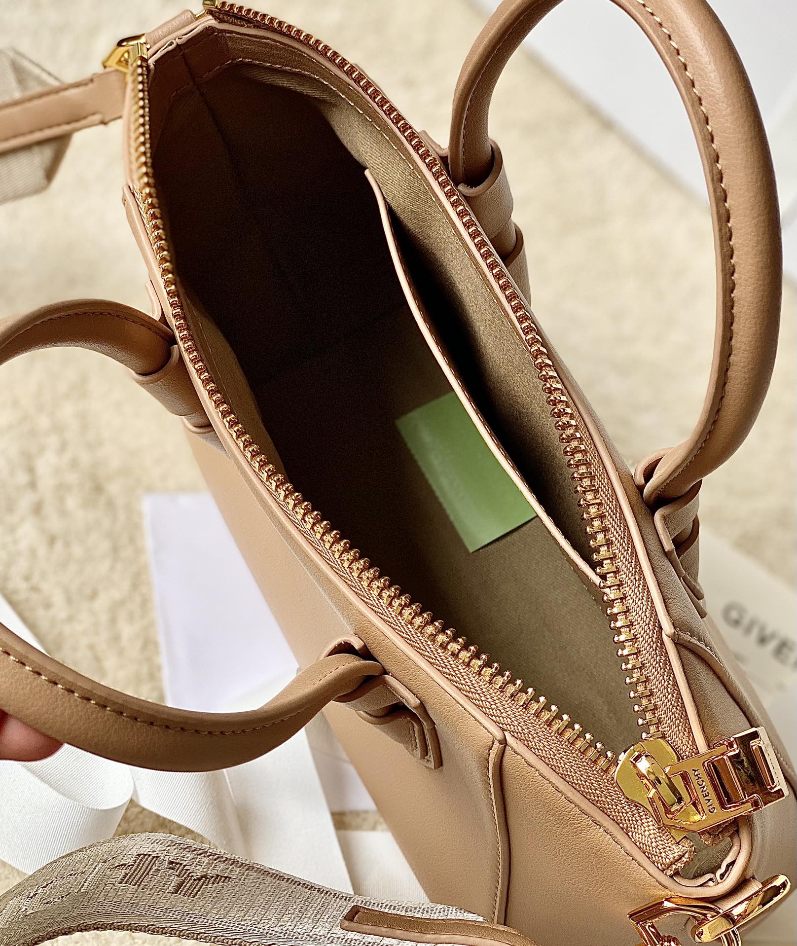 G1uenchy antigona sport -22*5*18cm