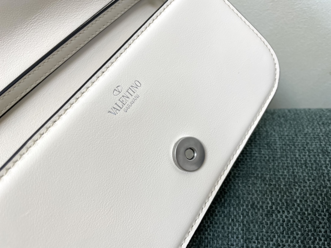 Va1e*ntin0 handbags-20*15*7cm