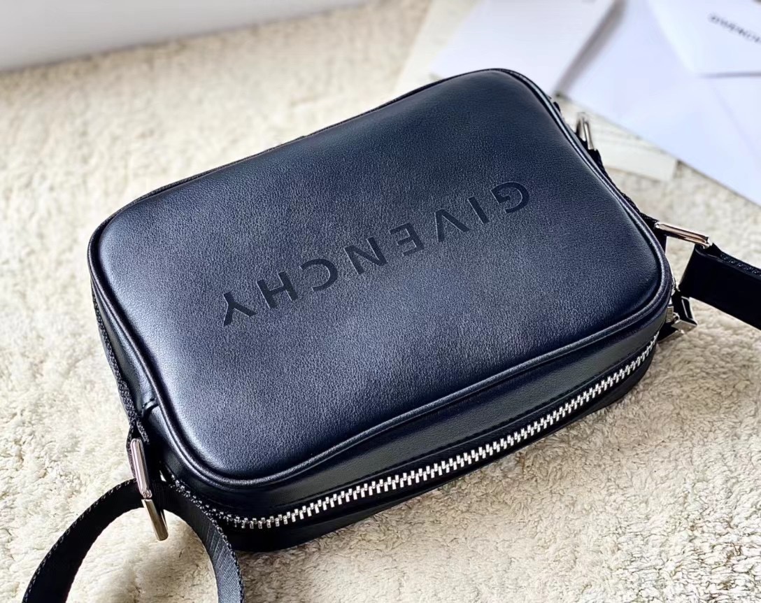 G1uenchy waist bag-16x11x8cm