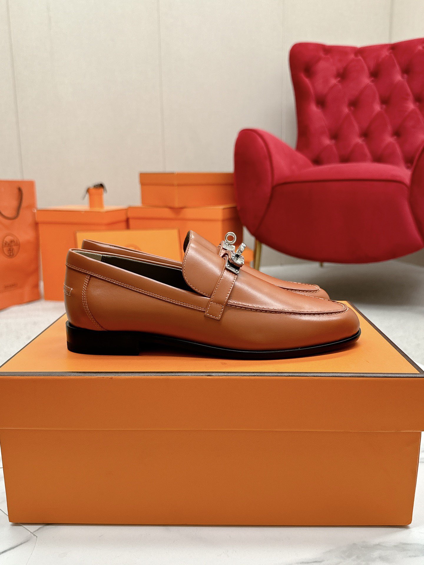 H**me5 Loafers