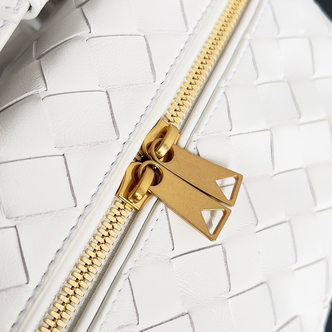 bo*te*ga Ve*ne*ta vanity case bag-22x12.5x5cm