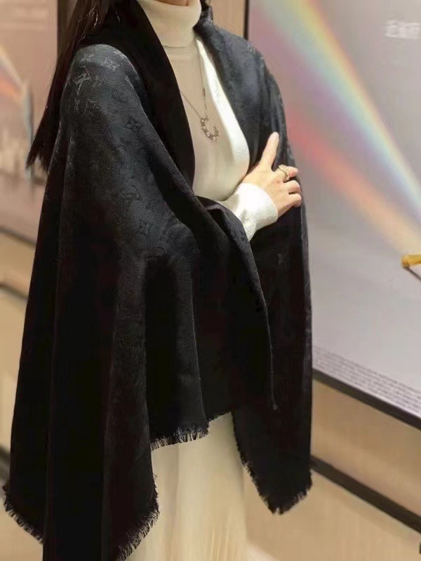 L0vis Vvtt0n Scarf