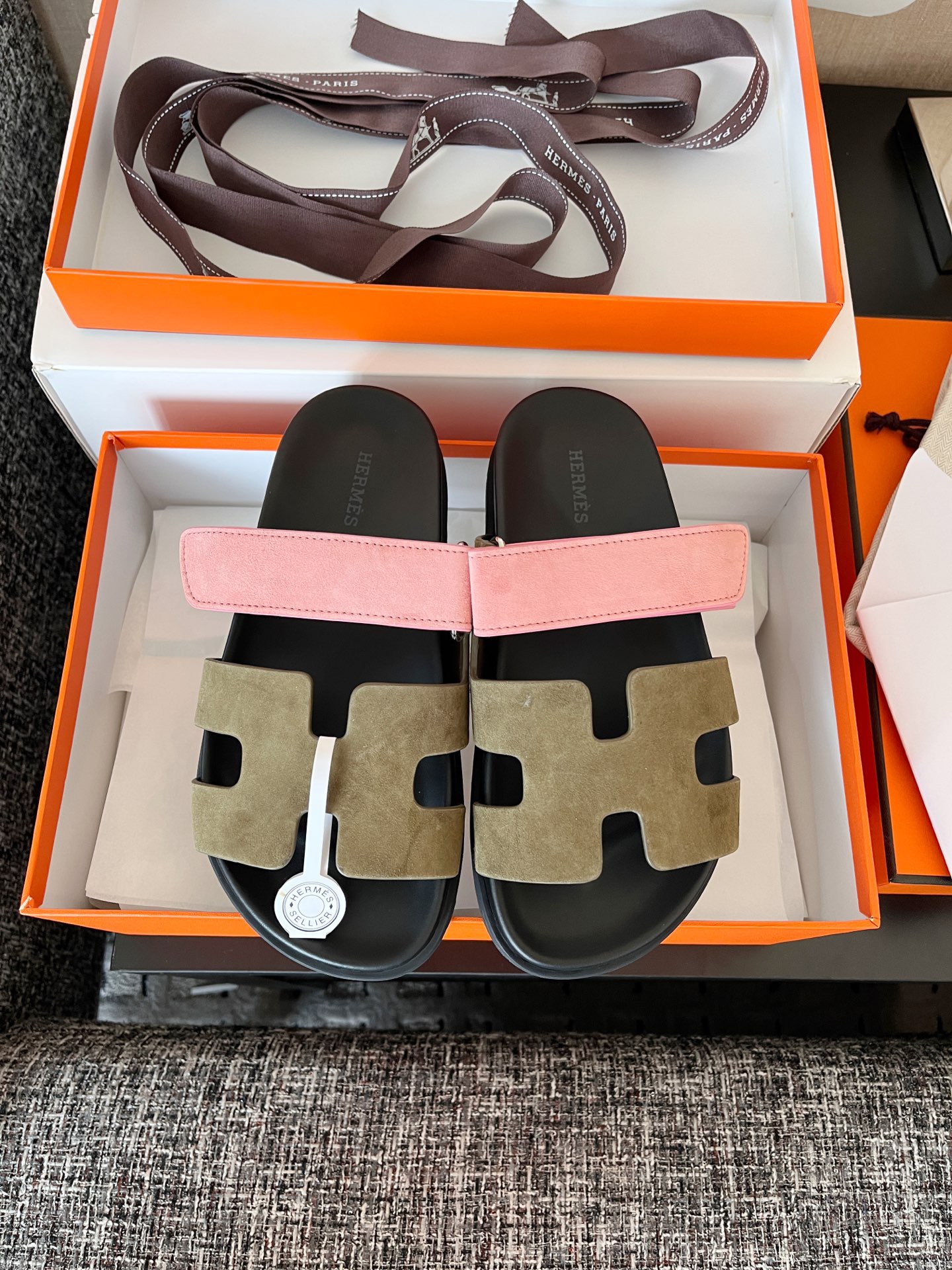 H**me5 Sandals