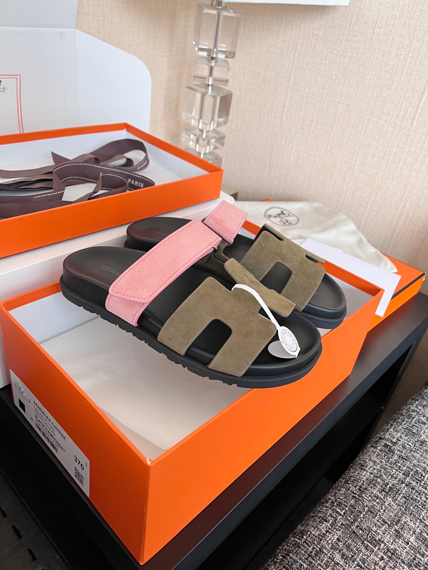 H**me5 Sandals