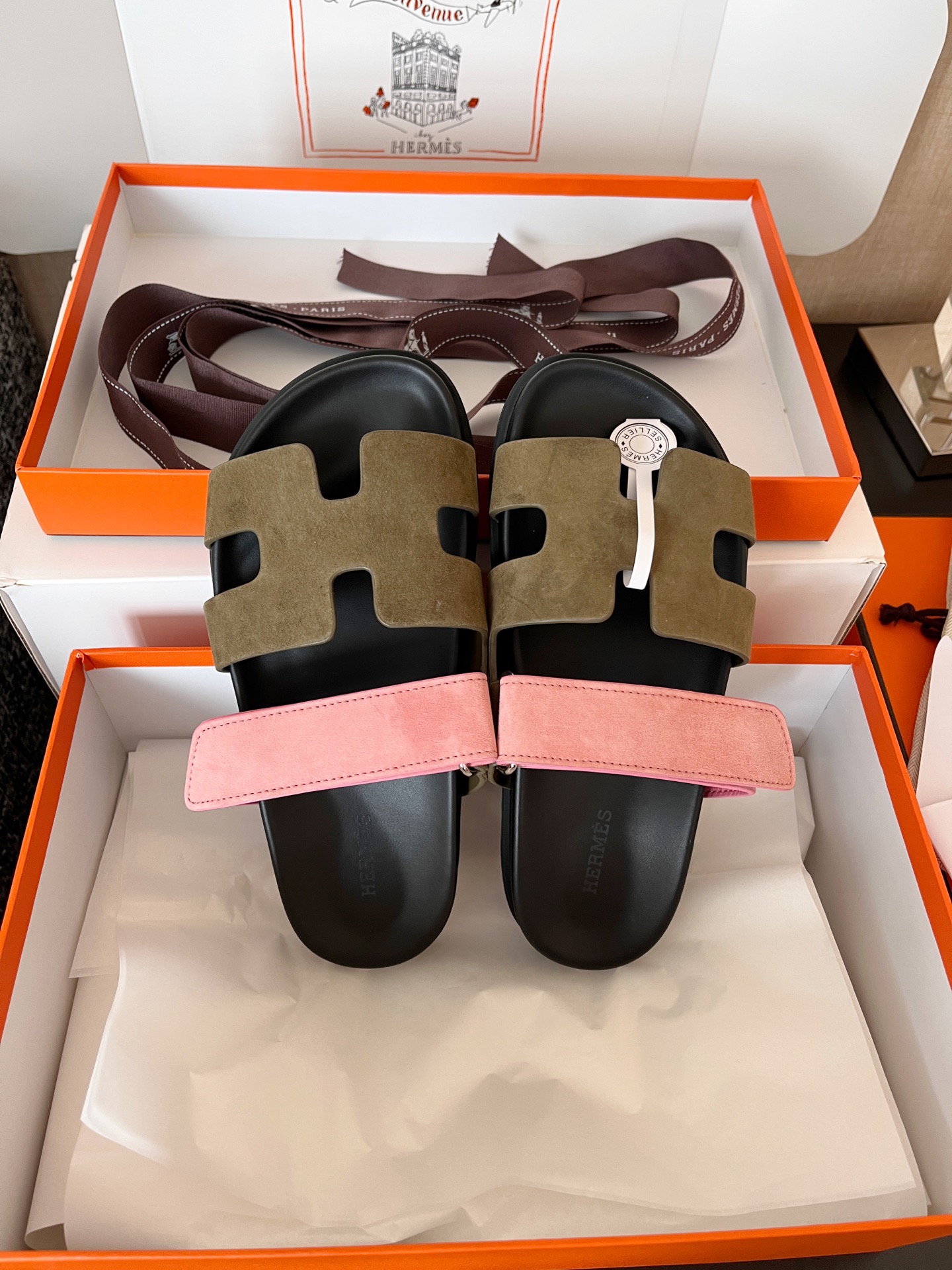 H**me5 Sandals