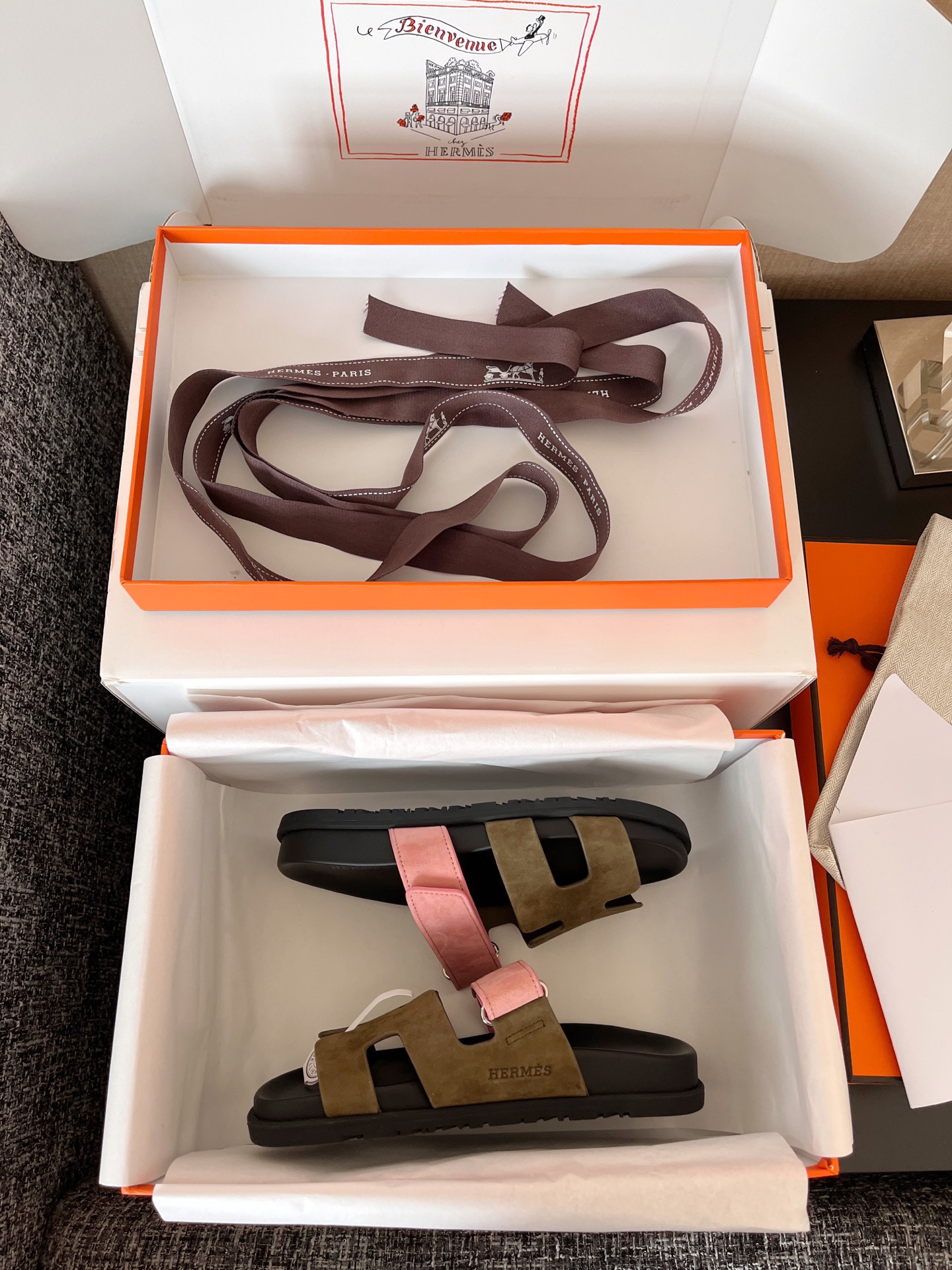 H**me5 Sandals
