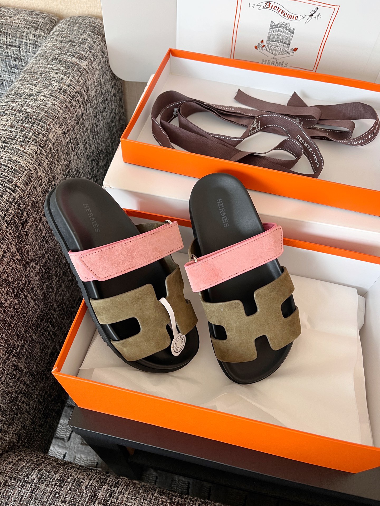 H**me5 Sandals
