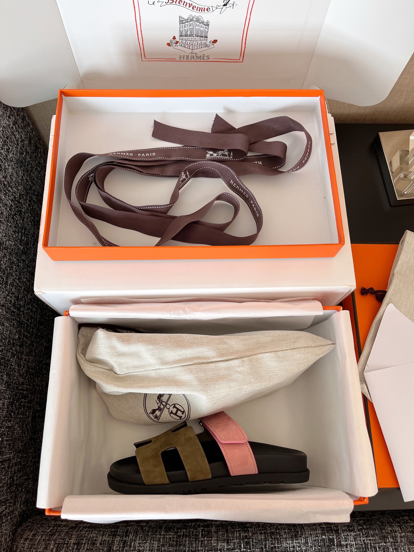 H**me5 Sandals