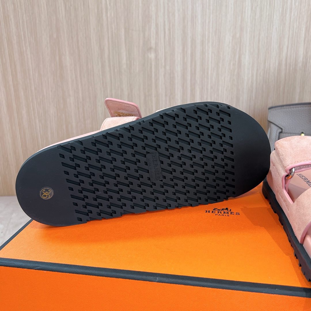 H**me5 Sandals