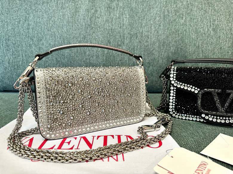 Va1e*ntin0 garavani lambskin locò cross-19*10.5*5cm