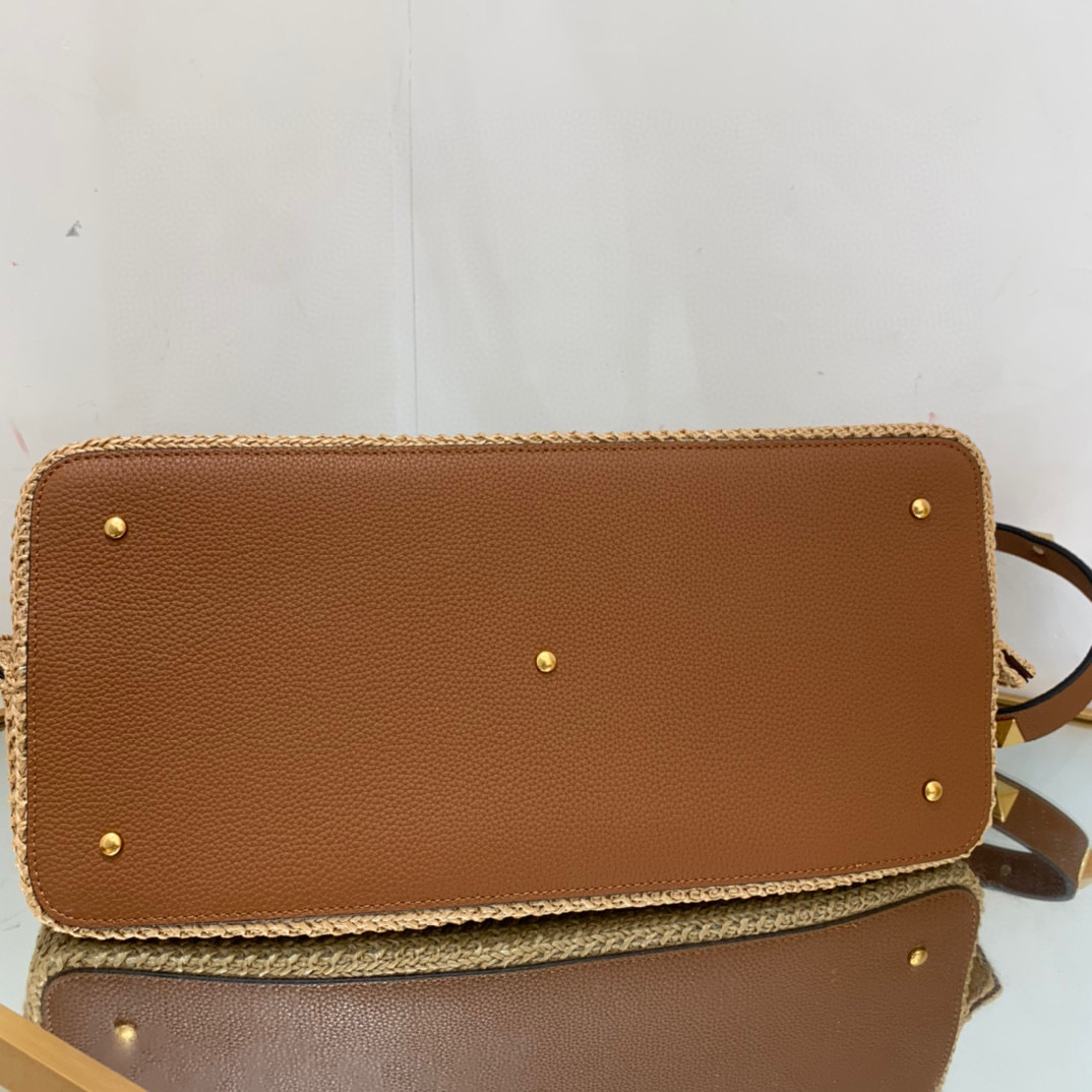 Va1e*ntin0 garavani studsign-35*25*17cm