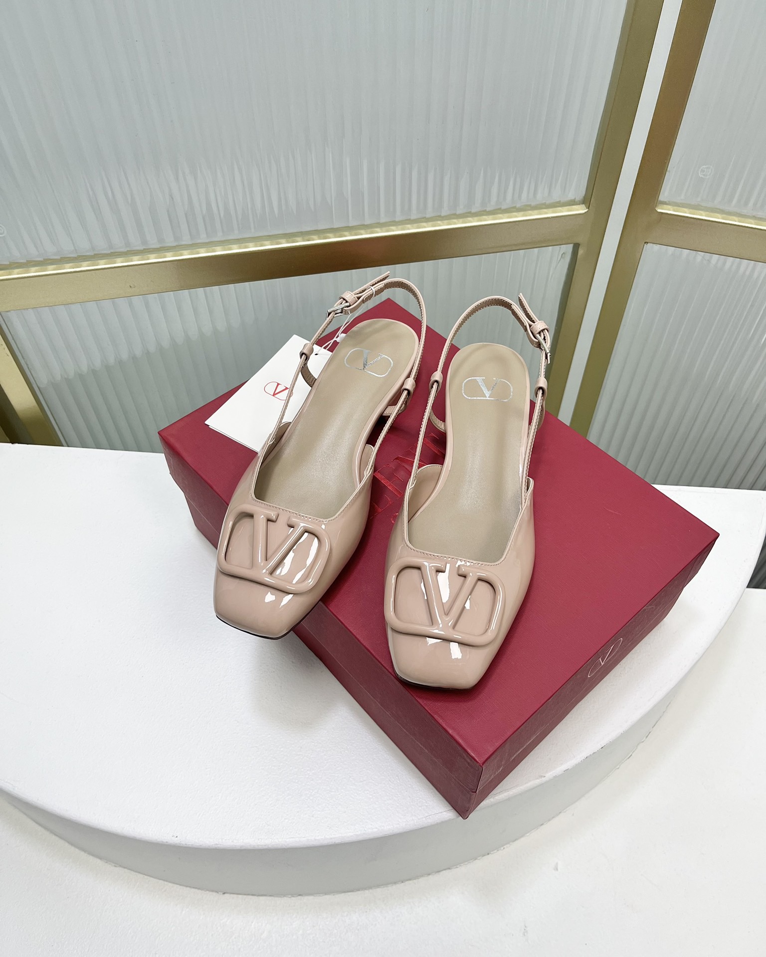 Va1e*ntin0 Heels