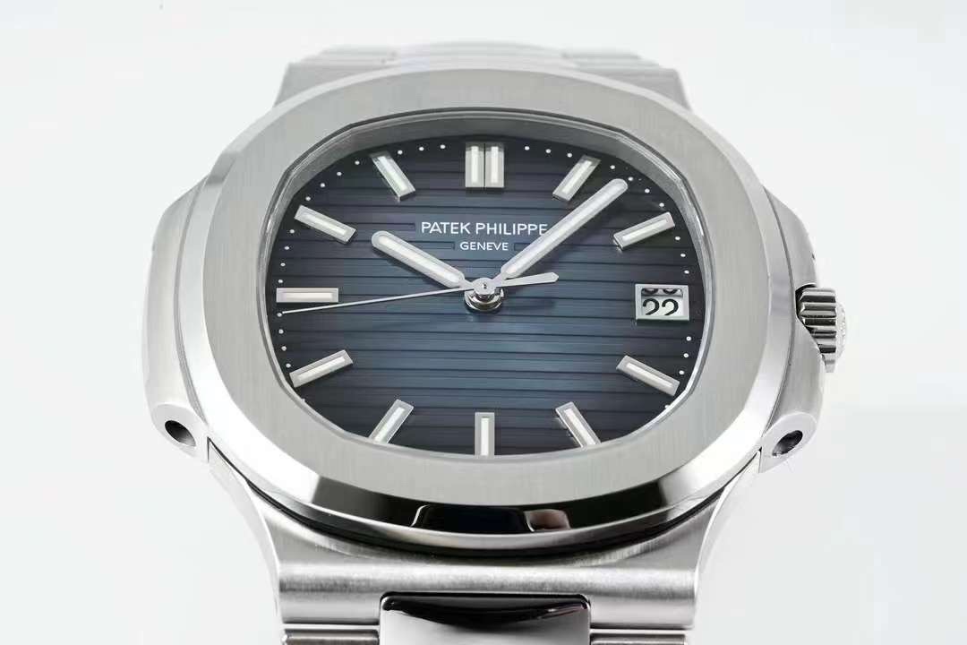 Pat*k Phi1i*pe nautilus 5711/1a-010 stainless steel