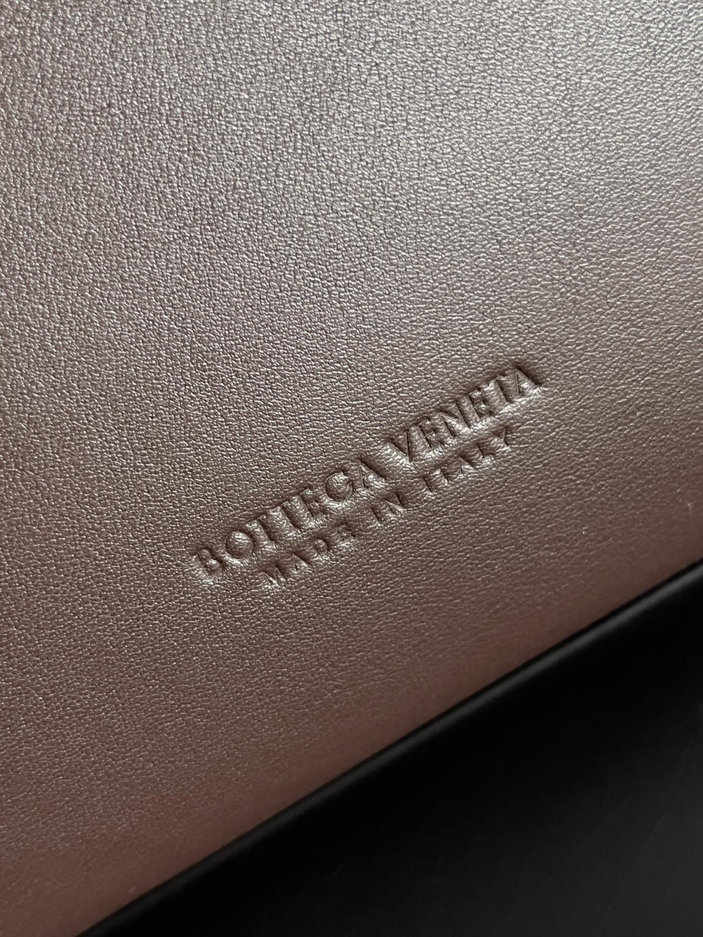 b0tt*ga Ven*ta andiamo bag-42*35*18cm