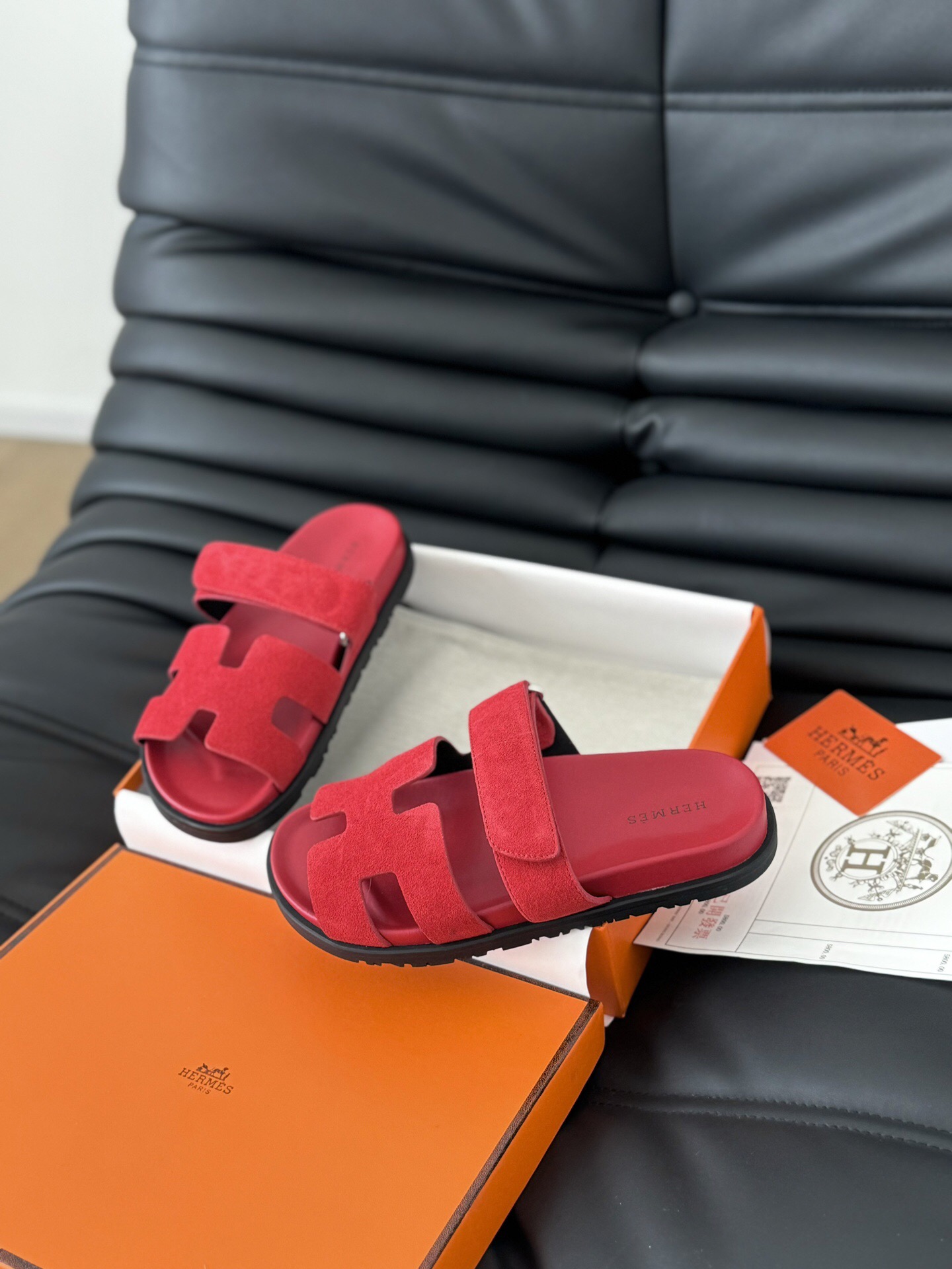 H**me5 Sandals