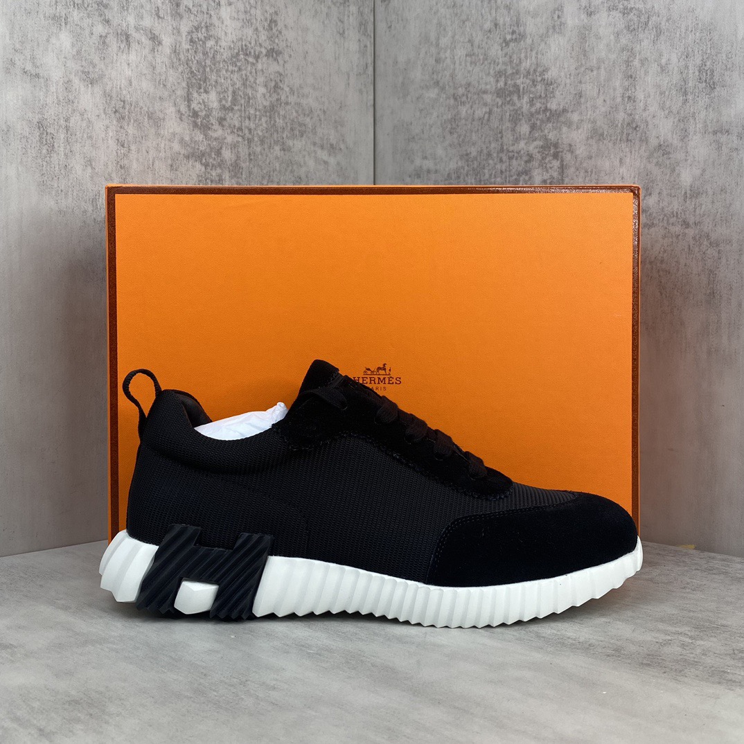 H**me5 Sneakers
