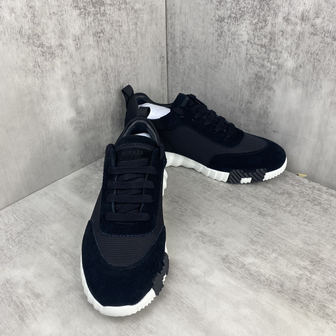 H**me5 Sneakers