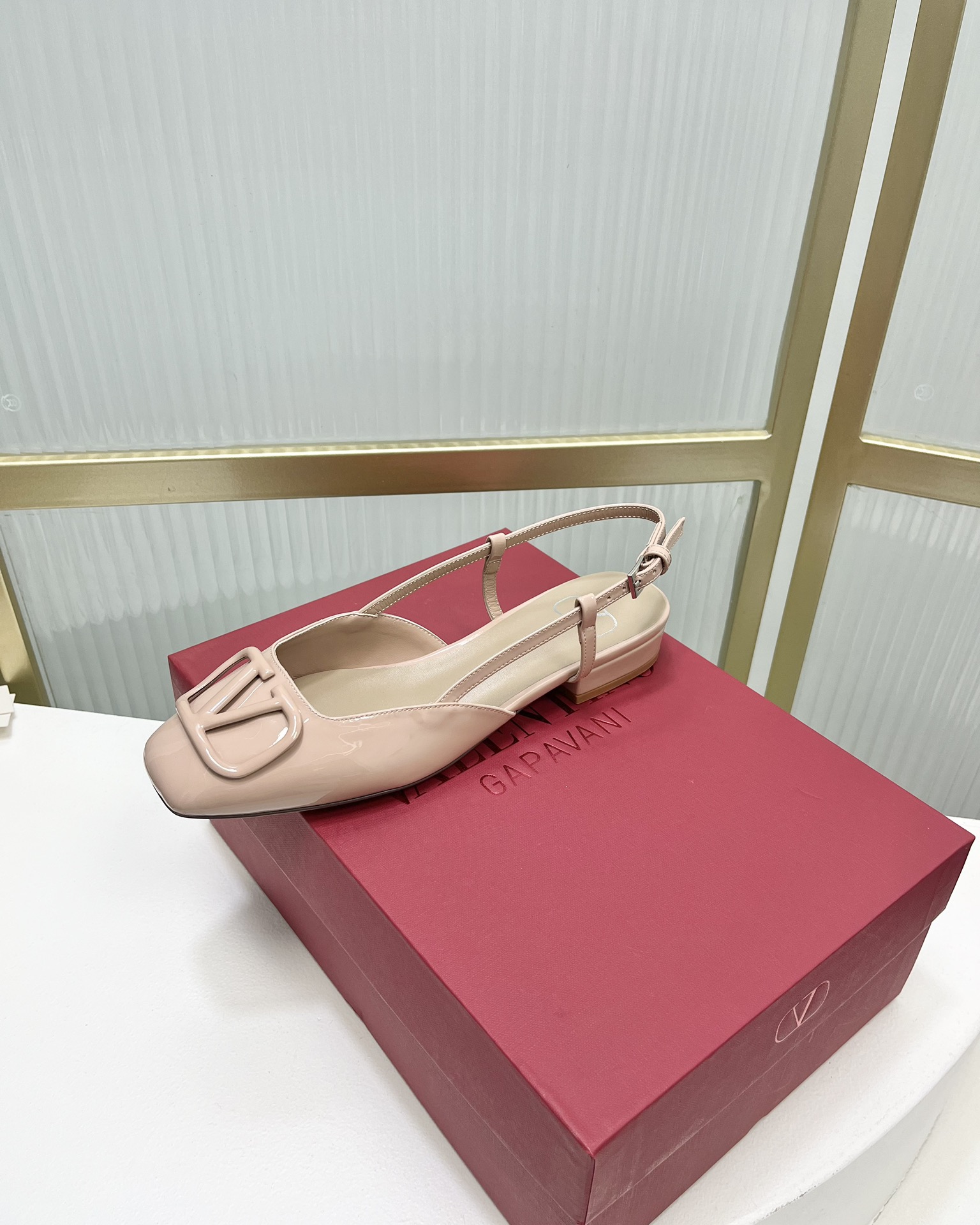 Va1e*ntin0 Heels