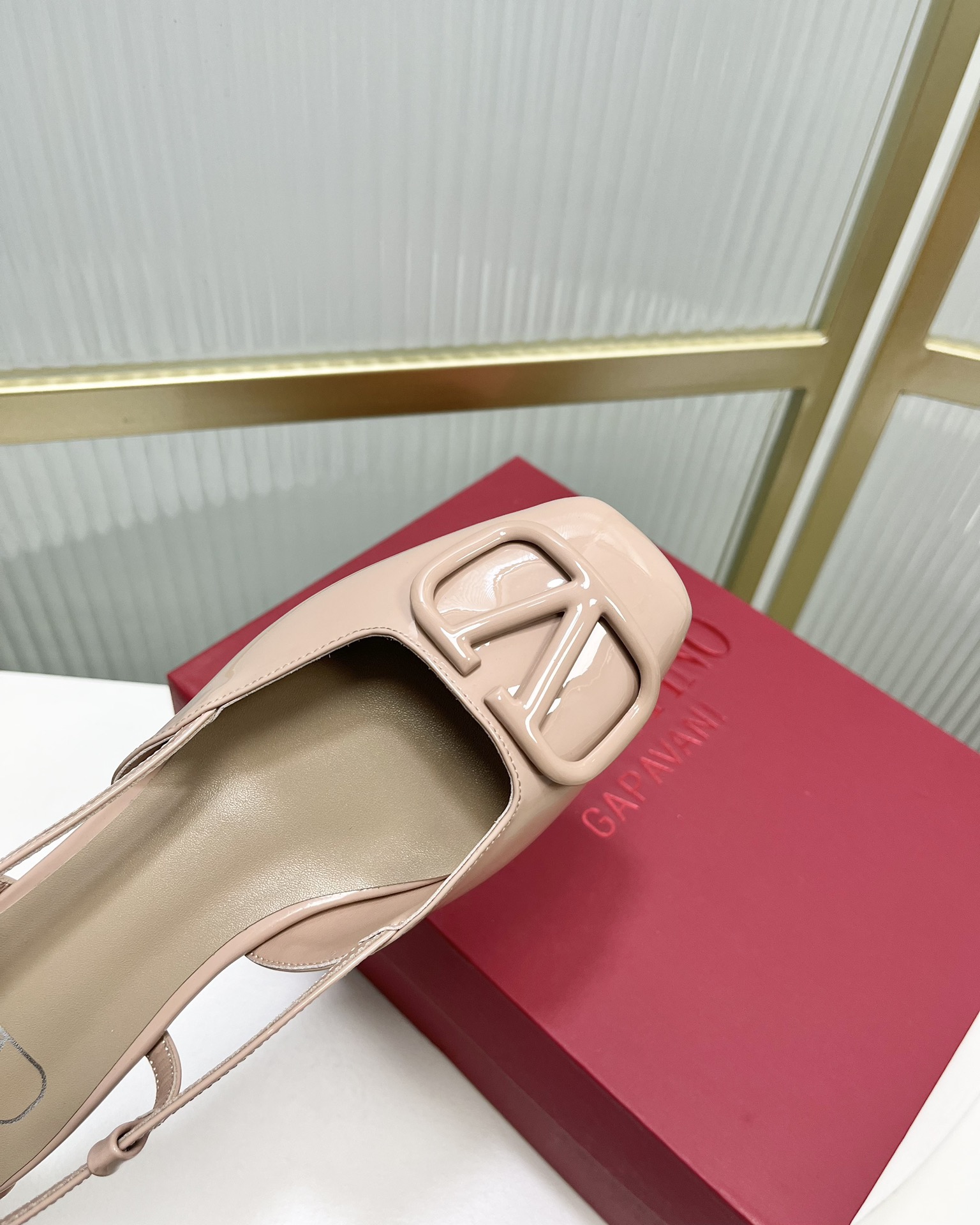Va1e*ntin0 Heels