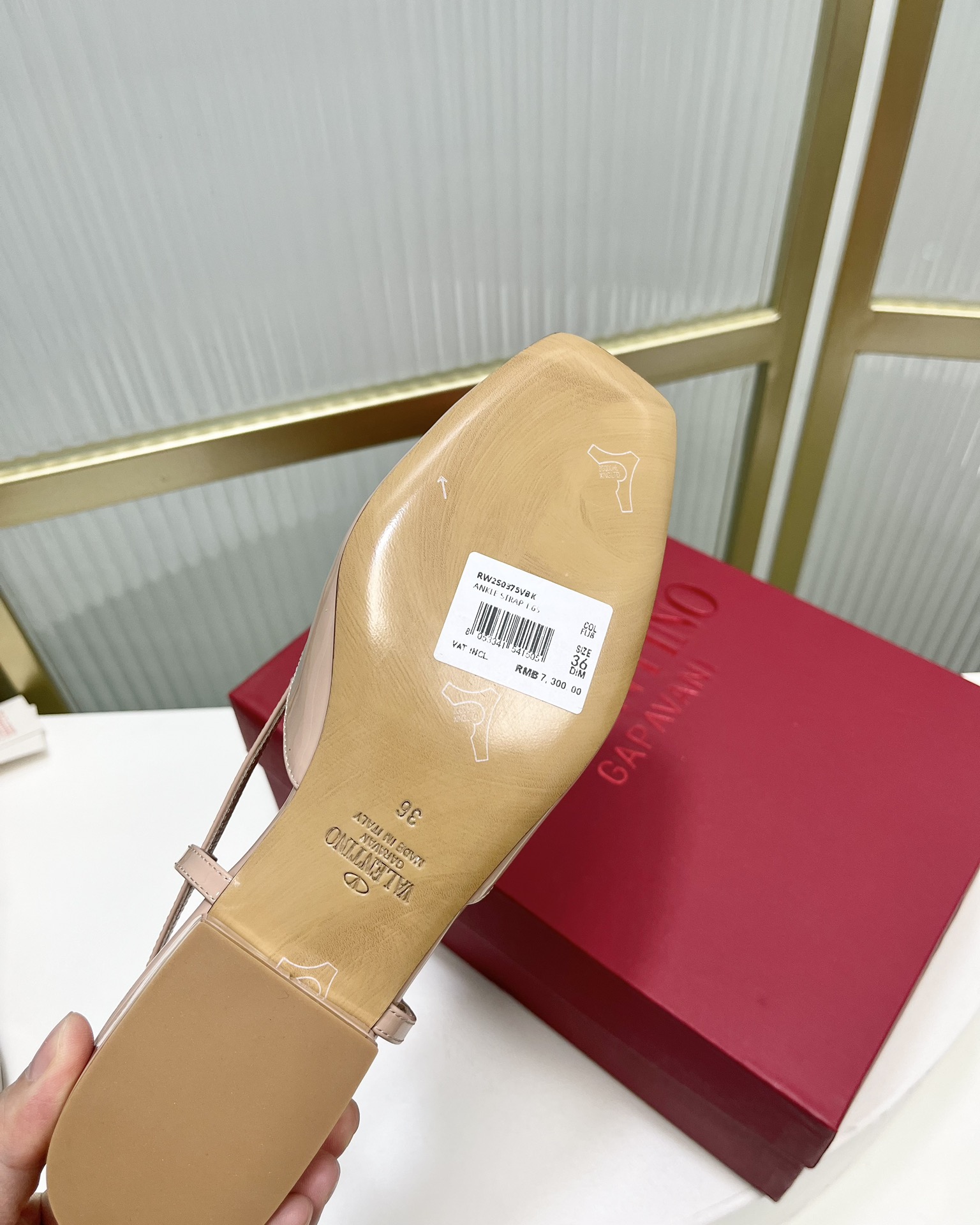 Va1e*ntin0 Heels